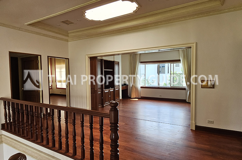 House with Private Pool in Nichada Thani 